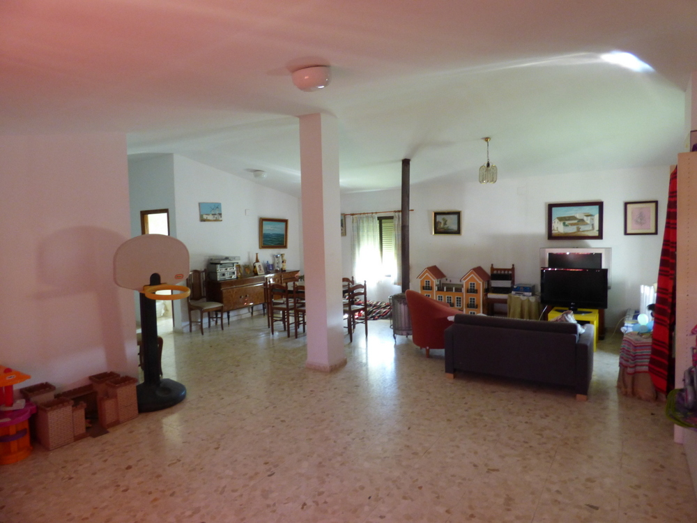 Villa en venta en Las Lagunas, Mijas + 6 naves colindantes