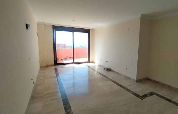 Penthouse for sale in Guadalmansa (Estepona)