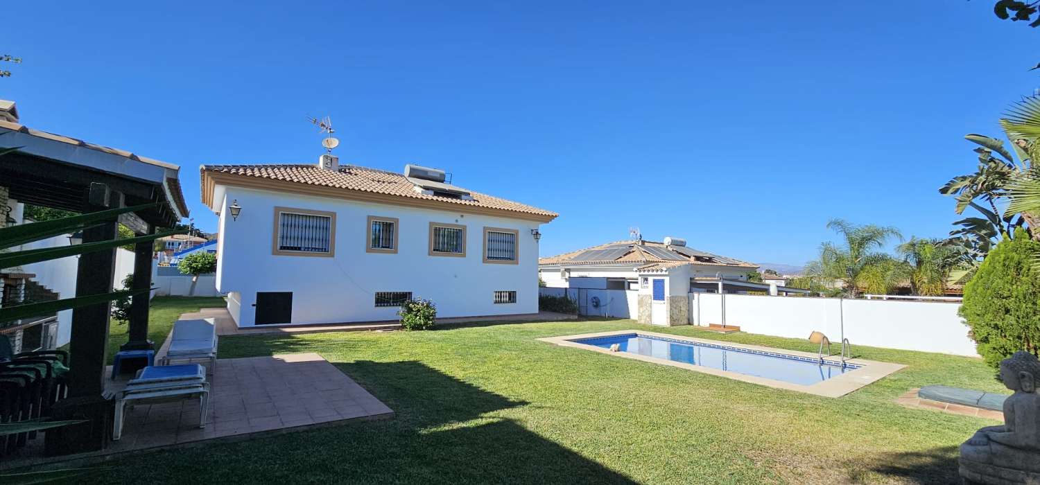 Villa te koop in Alhaurín de la Torre