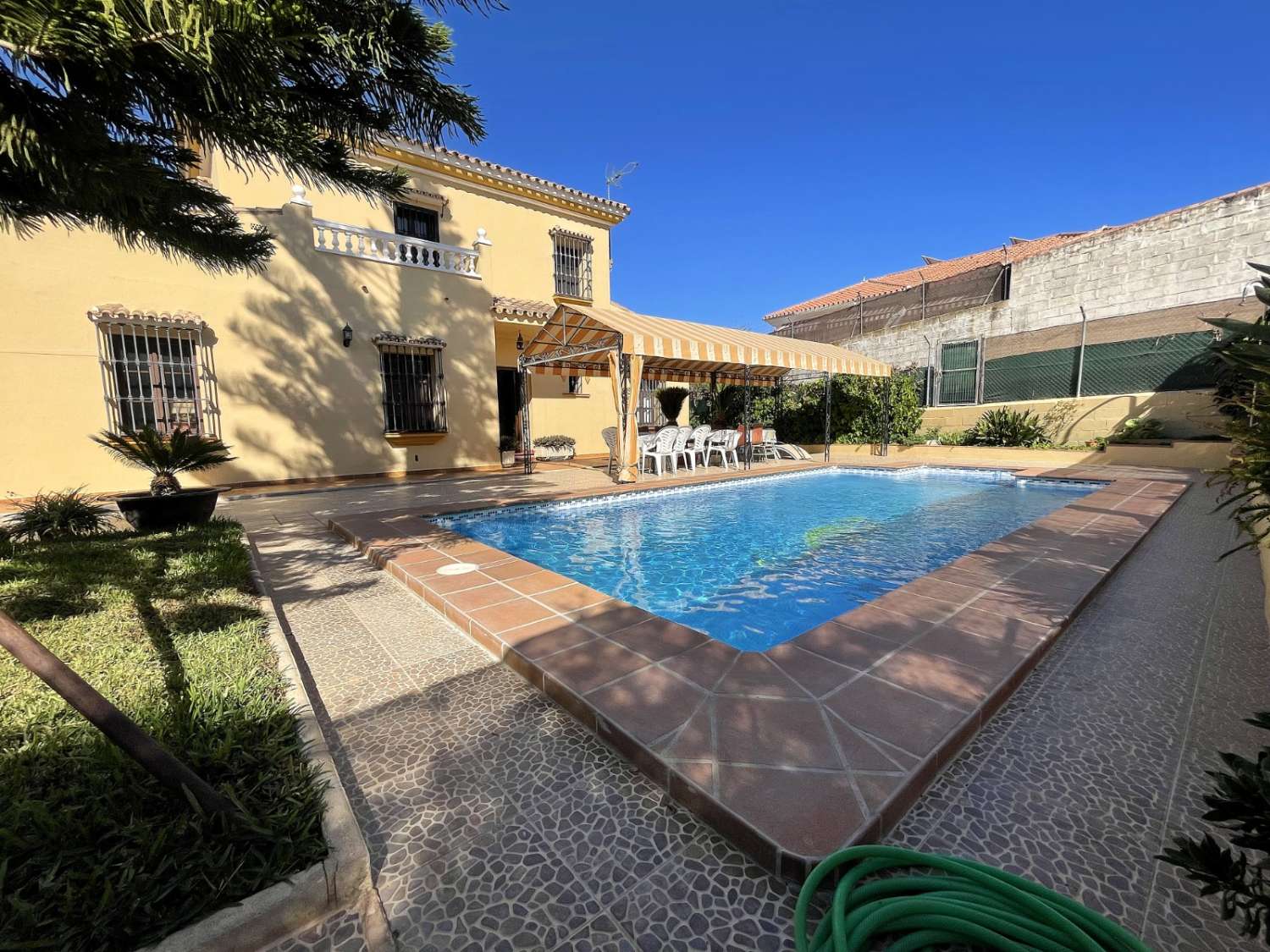 Villa for sale in Alhaurín de la Torre