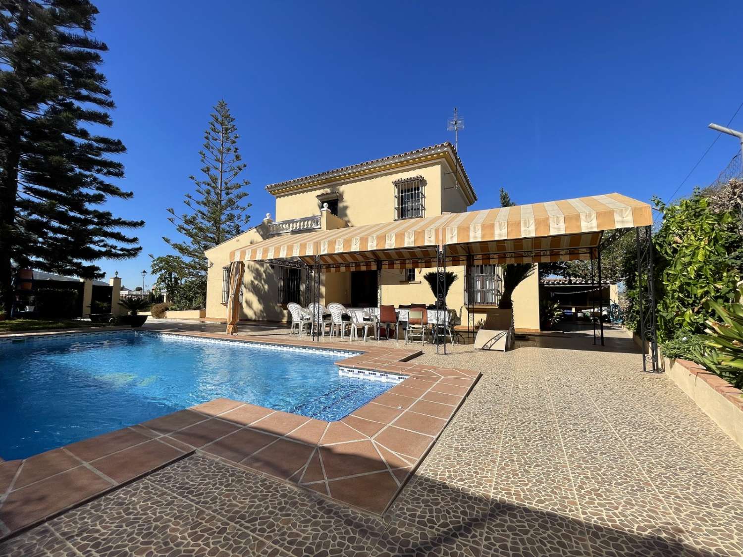 Villa for sale in Alhaurín de la Torre