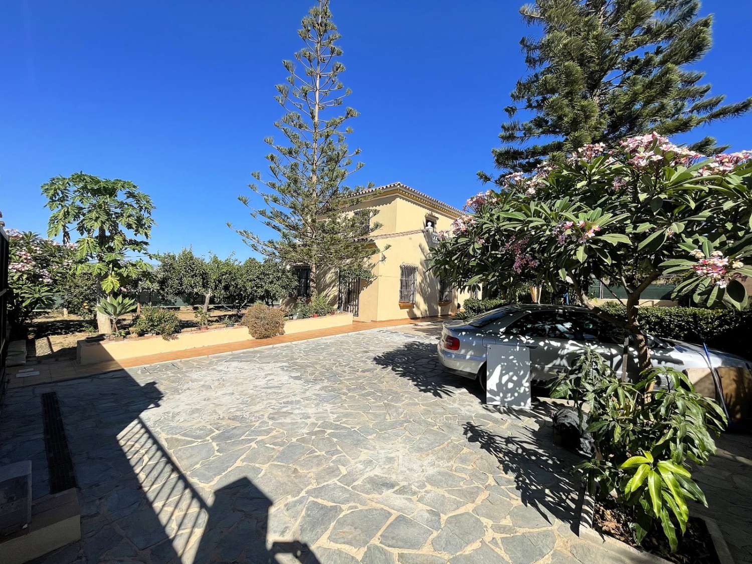 Villa for sale in Alhaurín de la Torre