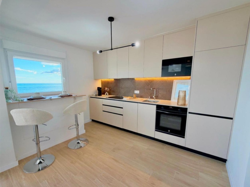 شقة للبيع في Paseo Marítimo de Levante (Torre del Mar)