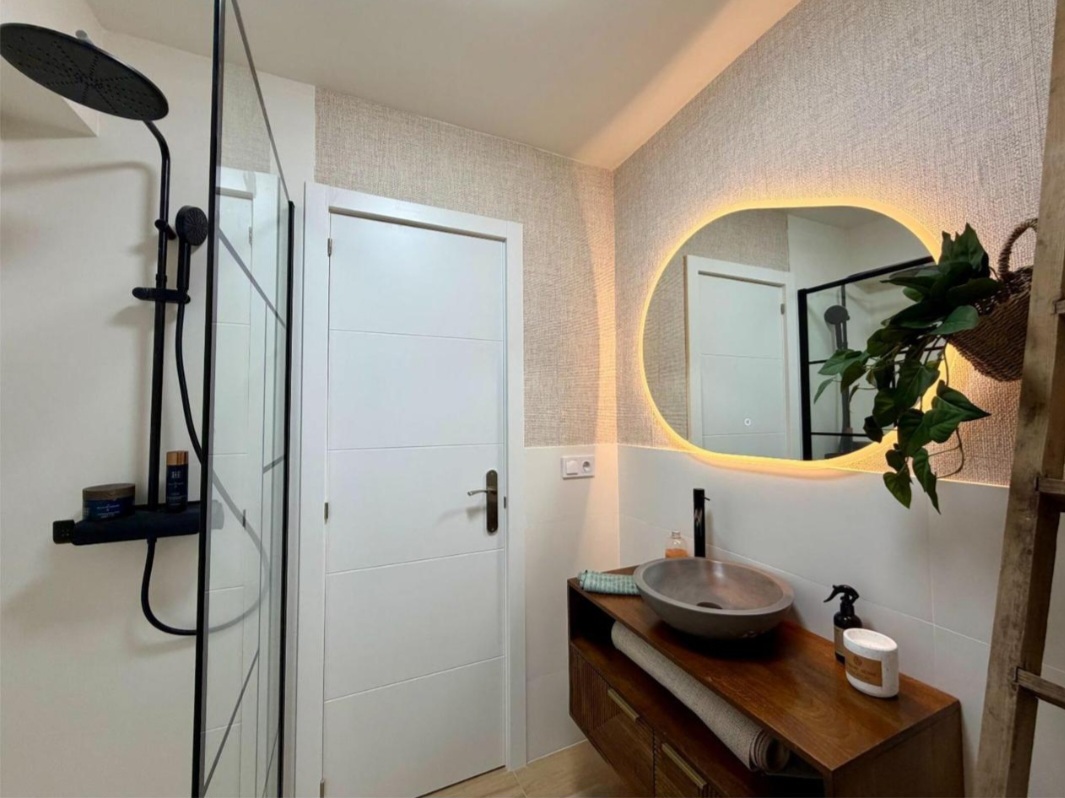 شقة للبيع في Paseo Marítimo de Levante (Torre del Mar)