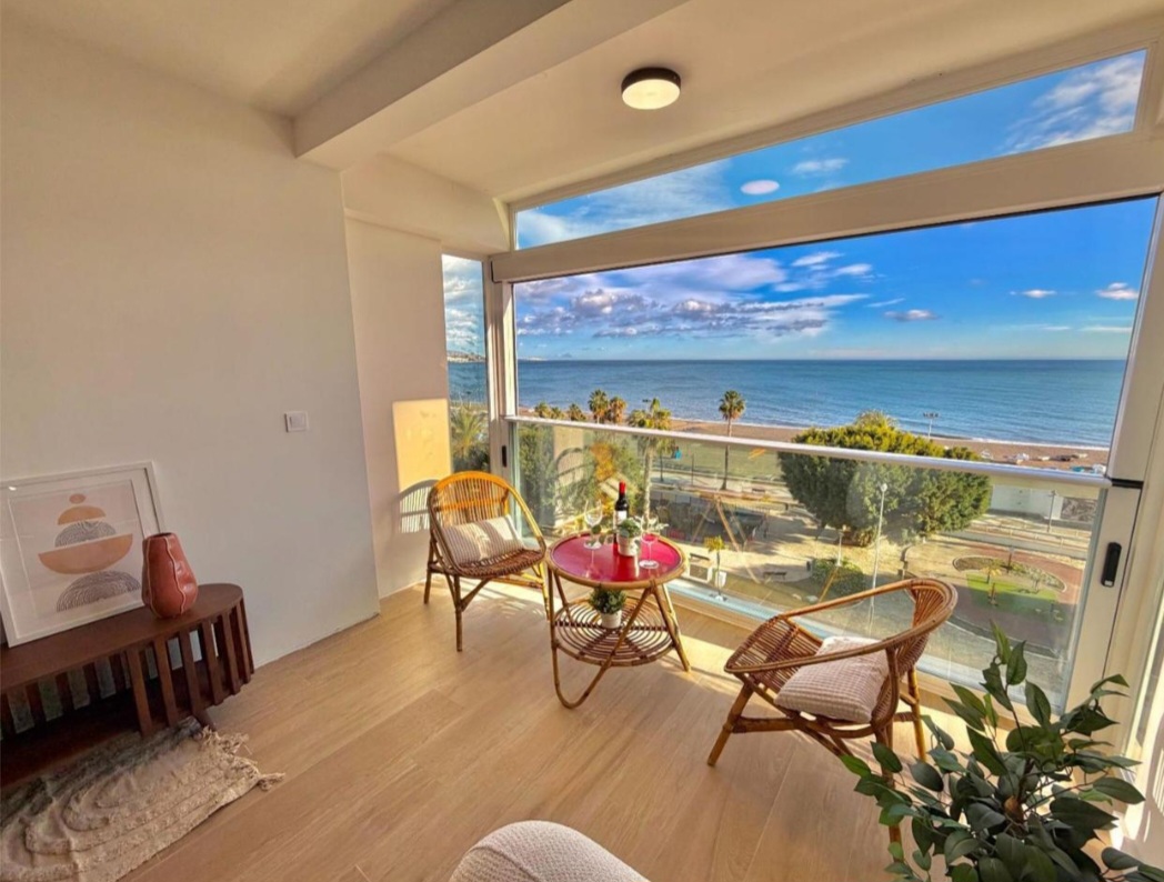 شقة للبيع في Paseo Marítimo de Levante (Torre del Mar)