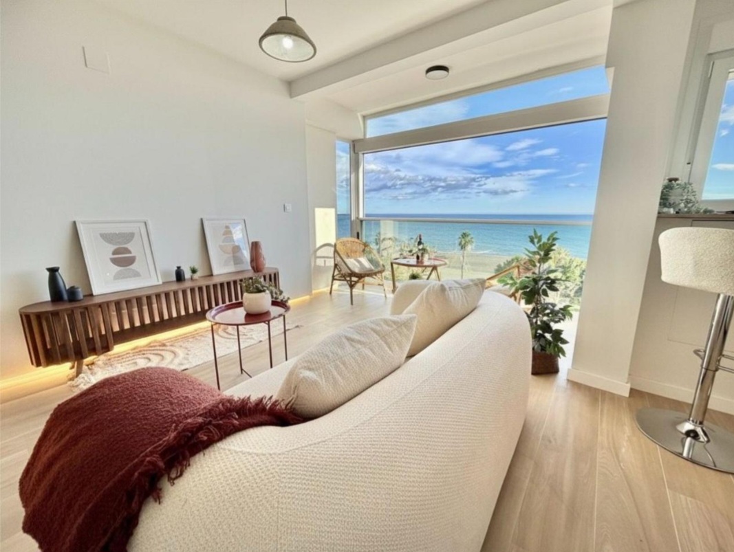 شقة للبيع في Paseo Marítimo de Levante (Torre del Mar)