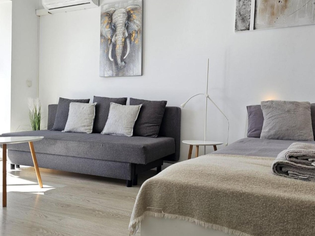 Estudio reformado con licencia turística y alta rentabilidad – Torremolinos