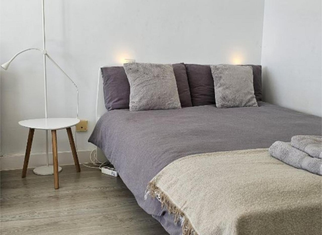 Estudio reformado con licencia turística y alta rentabilidad – Torremolinos