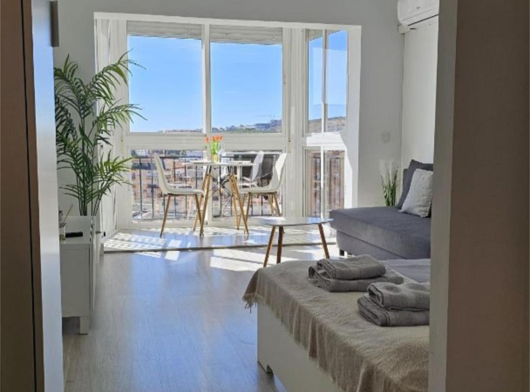 Estudio reformado con licencia turística y alta rentabilidad – Torremolinos