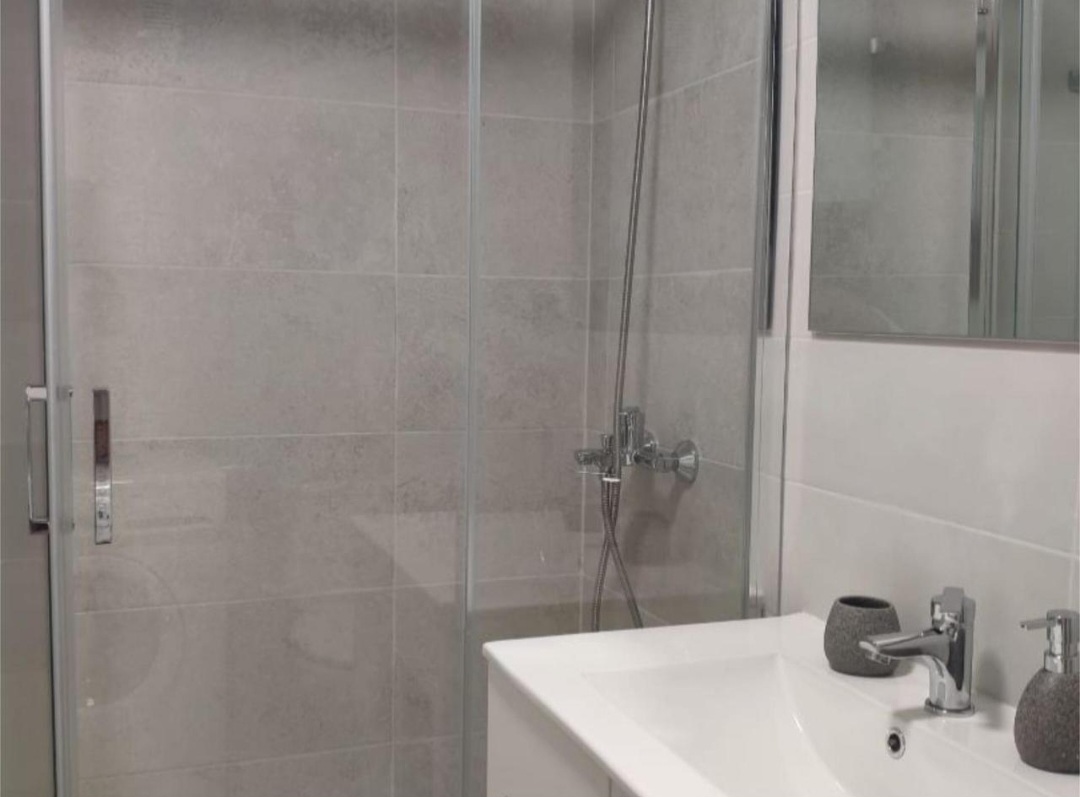 Estudio reformado con licencia turística y alta rentabilidad – Torremolinos