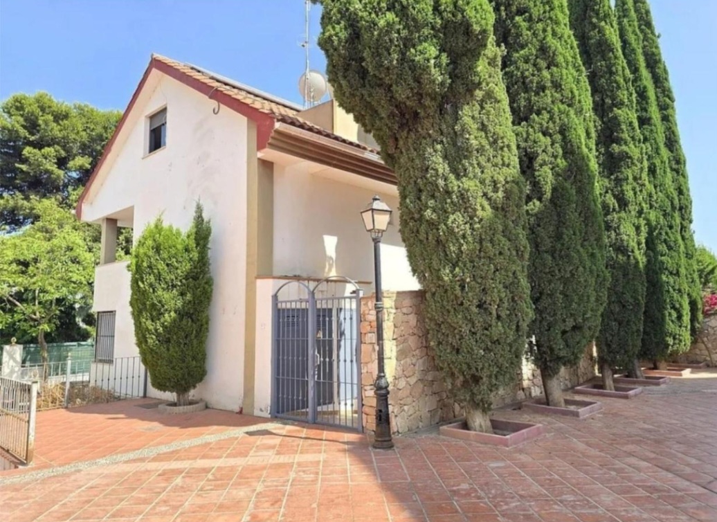 Casa adosada en el centro de Benalmádena – A pocos minutos de la playa