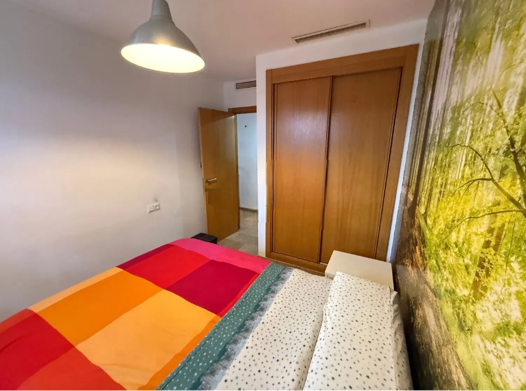 Piso con espectacular terraza de 35 m² y acceso directo a piscina en Torremolinos