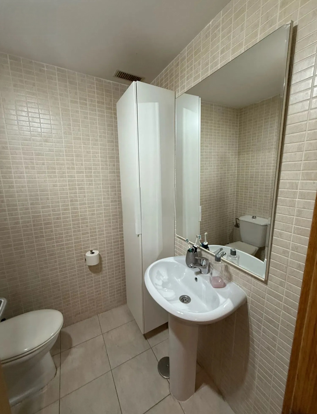 Piso con espectacular terraza de 35 m² y acceso directo a piscina en Torremolinos