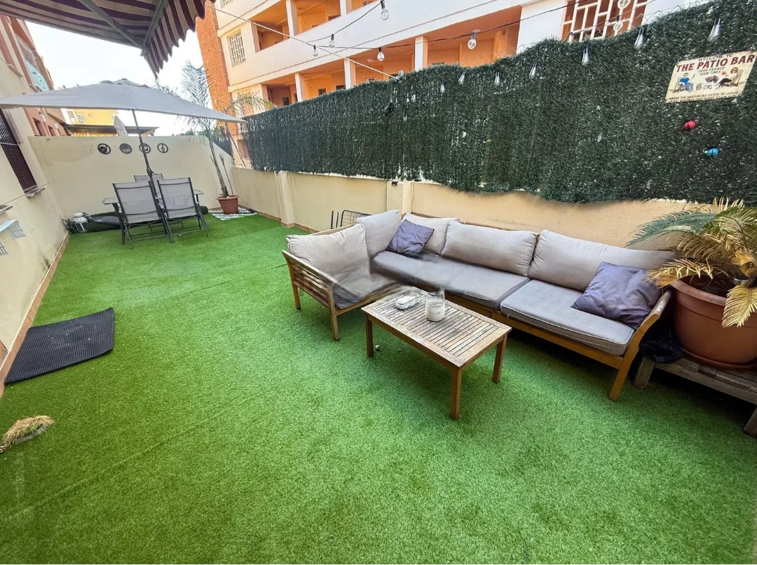 Piso con espectacular terraza de 35 m² y acceso directo a piscina en Torremolinos