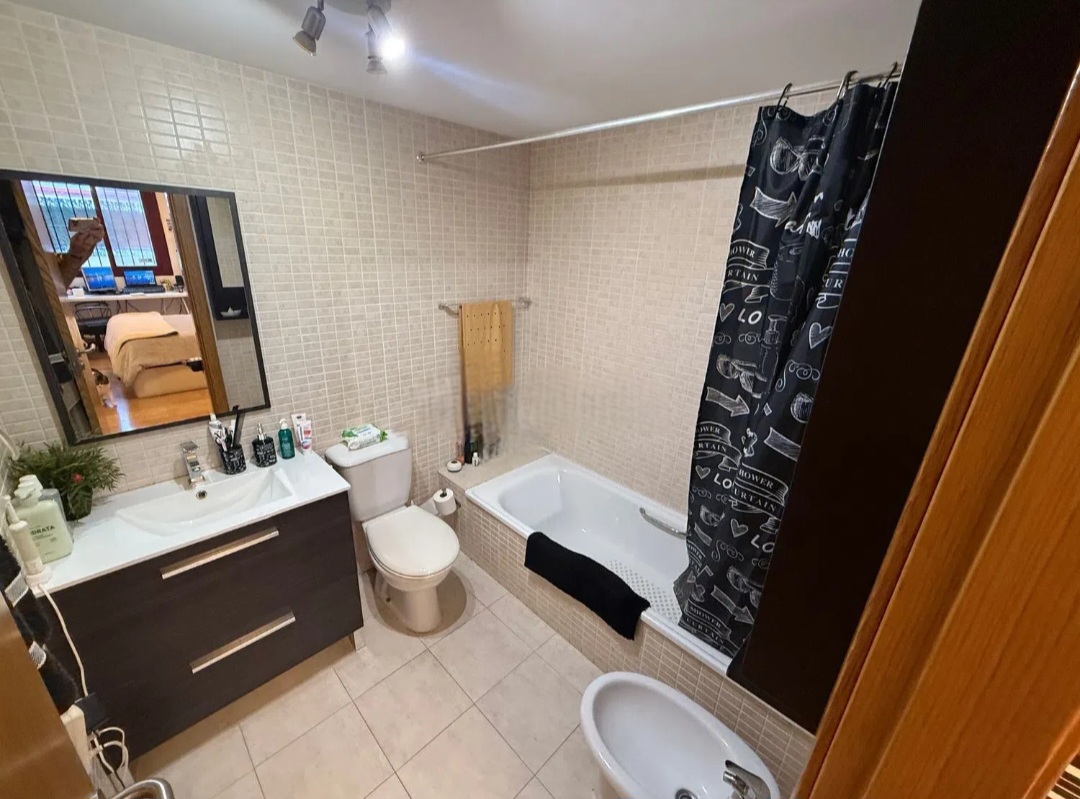 Piso con espectacular terraza de 35 m² y acceso directo a piscina en Torremolinos