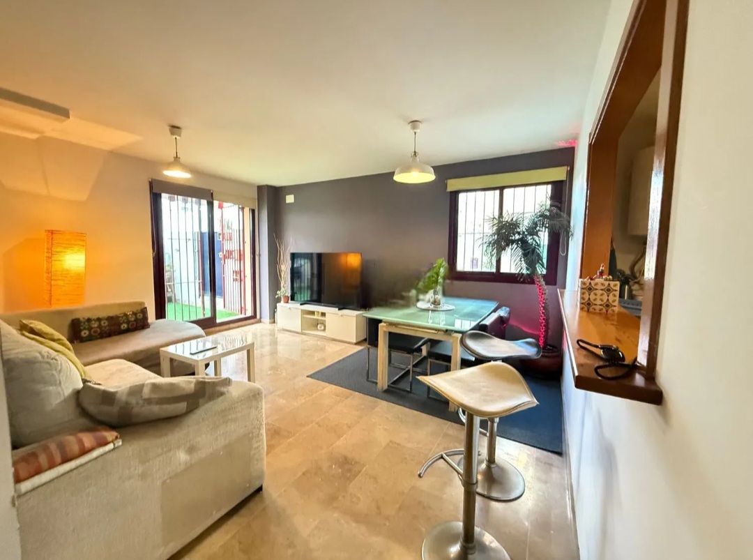 Piso con espectacular terraza de 35 m² y acceso directo a piscina en Torremolinos