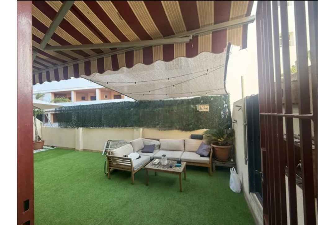 Piso con espectacular terraza de 35 m² y acceso directo a piscina en Torremolinos