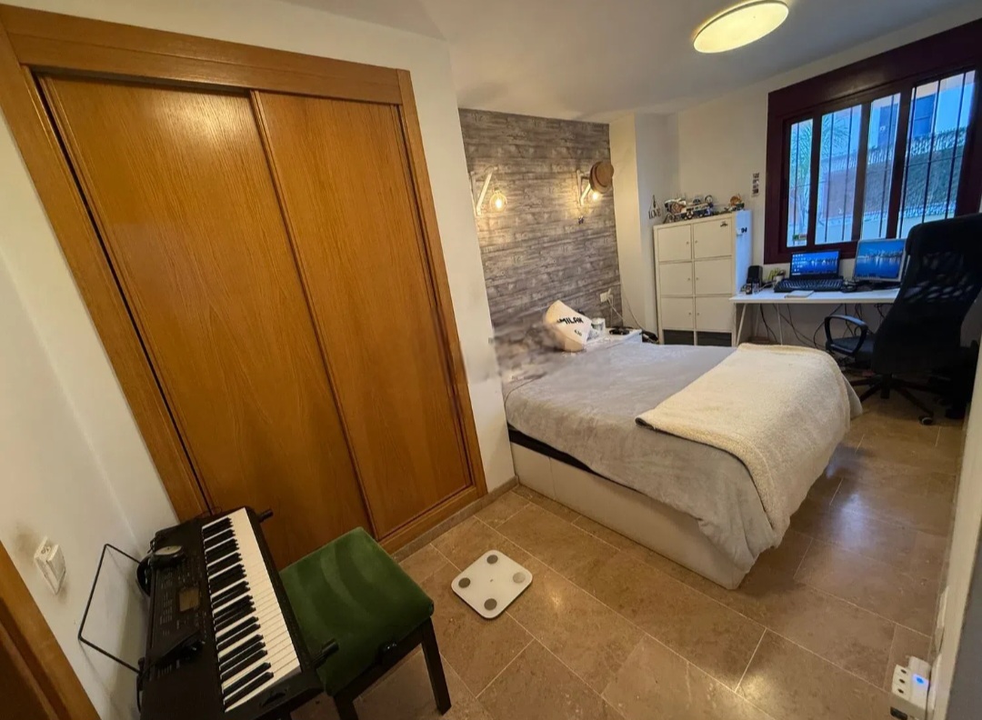 Piso con espectacular terraza de 35 m² y acceso directo a piscina en Torremolinos