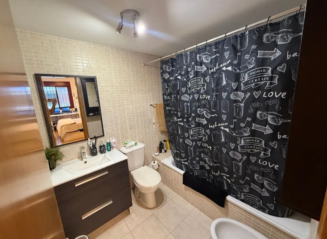 Piso con espectacular terraza de 35 m² y acceso directo a piscina en Torremolinos