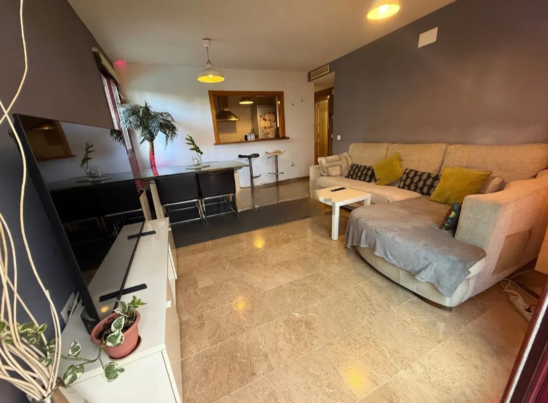 Piso con espectacular terraza de 35 m² y acceso directo a piscina en Torremolinos