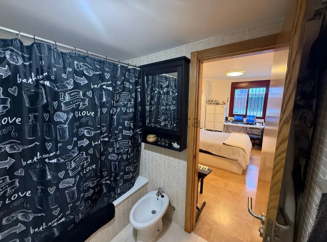 Piso con espectacular terraza de 35 m² y acceso directo a piscina en Torremolinos