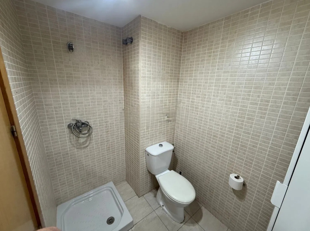 Piso con espectacular terraza de 35 m² y acceso directo a piscina en Torremolinos