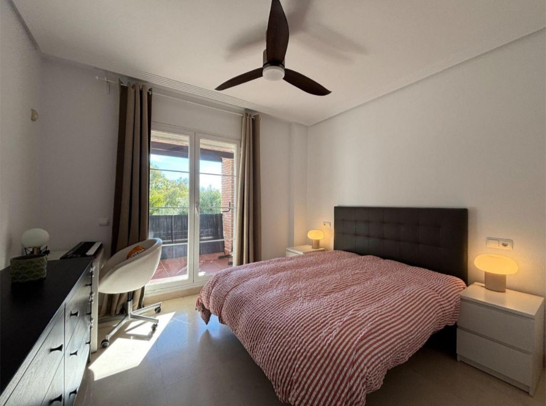 Precioso apartamento de tres dormitorios en Benahavis