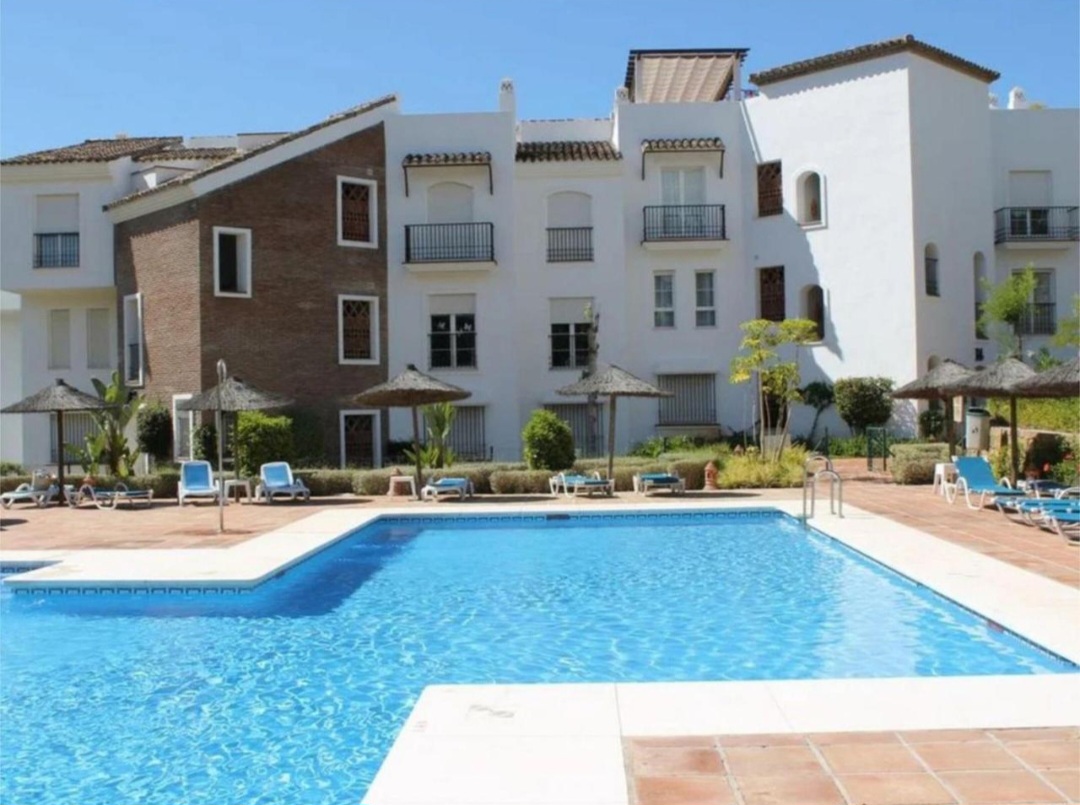 Precioso apartamento de tres dormitorios en Benahavis