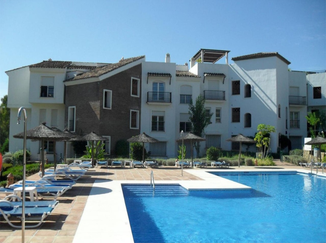 Precioso apartamento de tres dormitorios en Benahavis