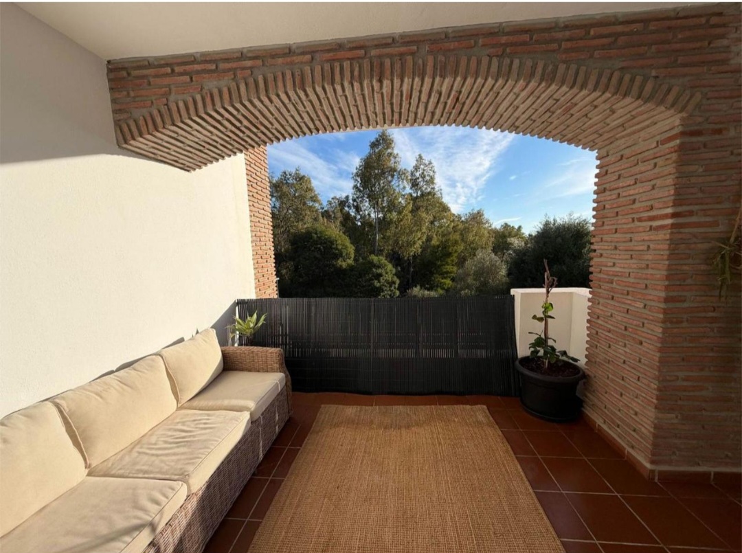 Precioso apartamento de tres dormitorios en Benahavis