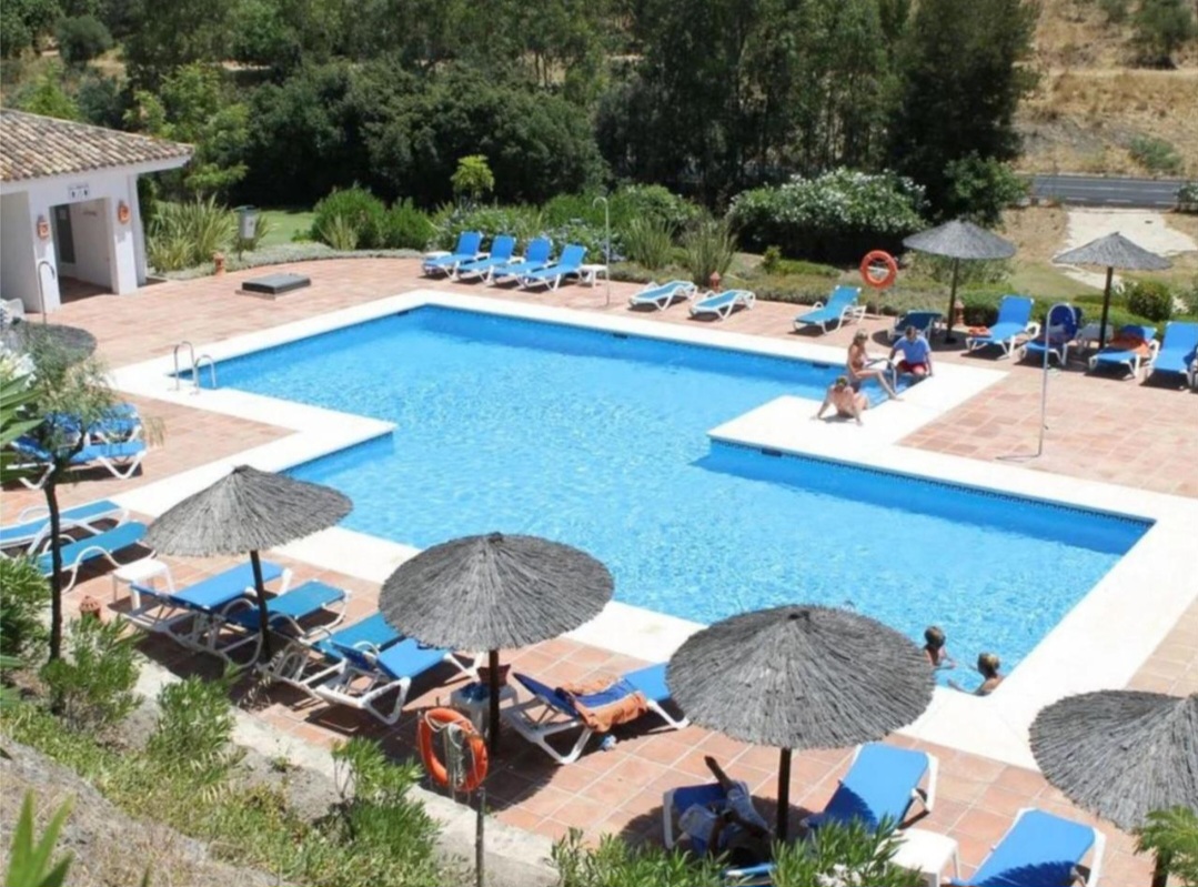 Precioso apartamento de tres dormitorios en Benahavis