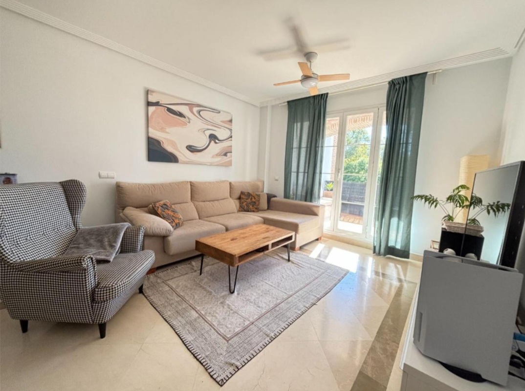 Precioso apartamento de tres dormitorios en Benahavis