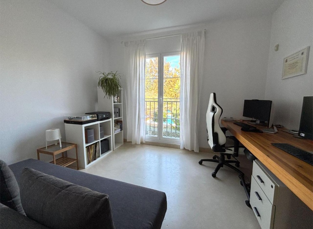 Precioso apartamento de tres dormitorios en Benahavis