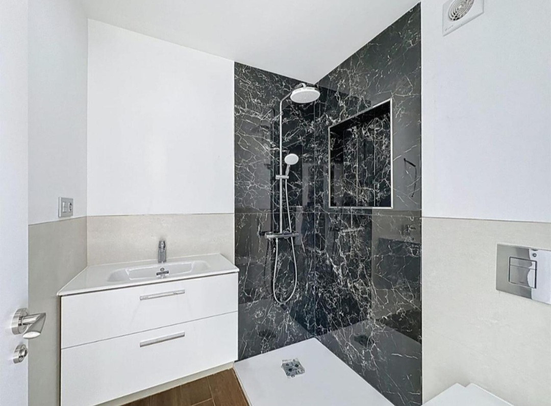 Espectacular piso frontal al mar con vistas inmejorables a la Bahía de Málaga