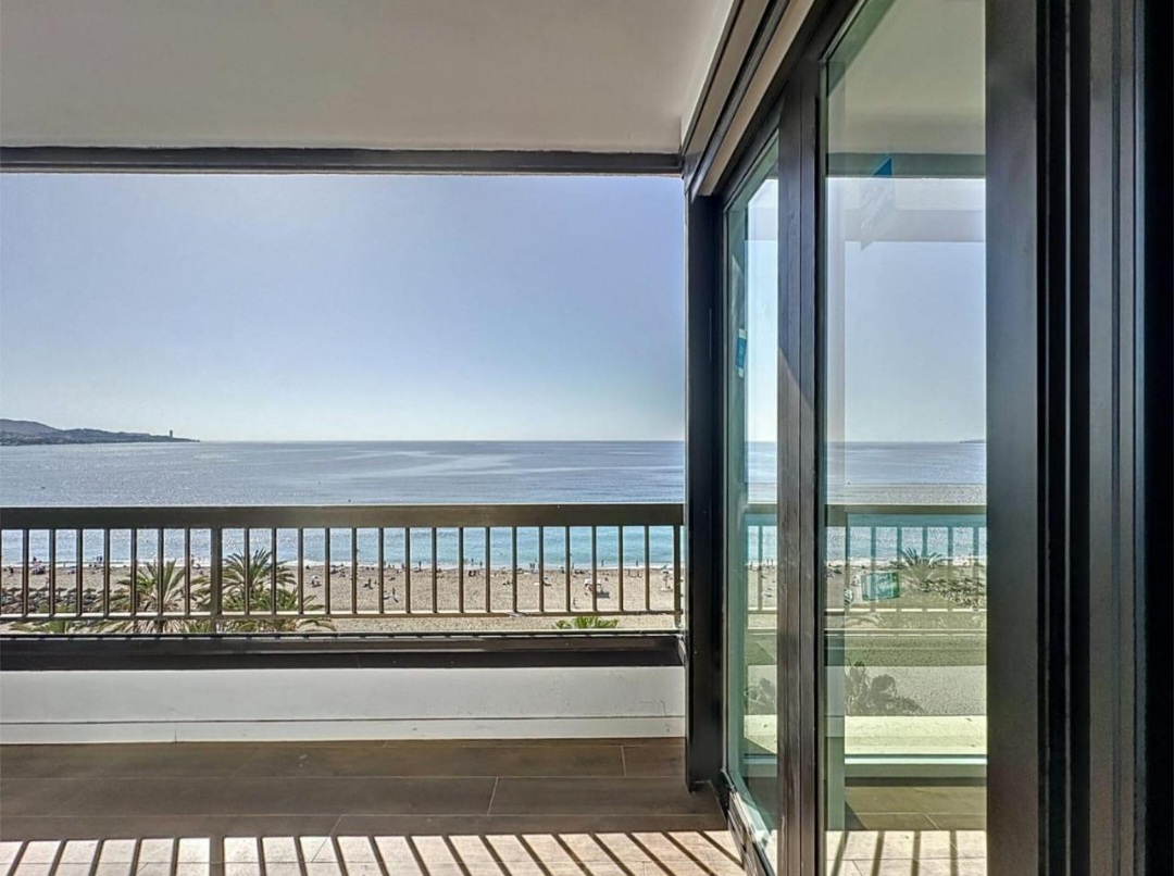 Espectacular piso frontal al mar con vistas inmejorables a la Bahía de Málaga