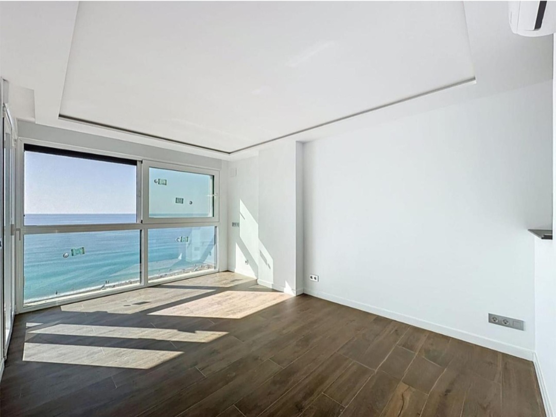 Espectacular piso frontal al mar con vistas inmejorables a la Bahía de Málaga