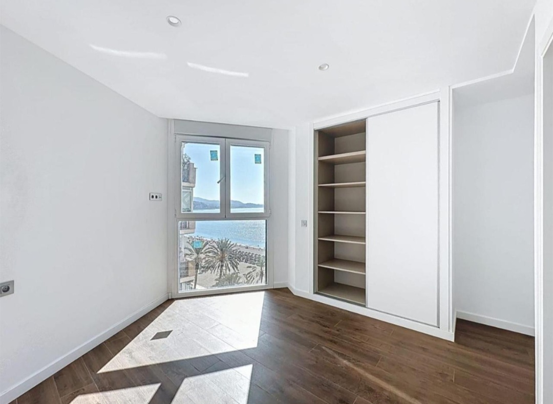 Espectacular piso frontal al mar con vistas inmejorables a la Bahía de Málaga