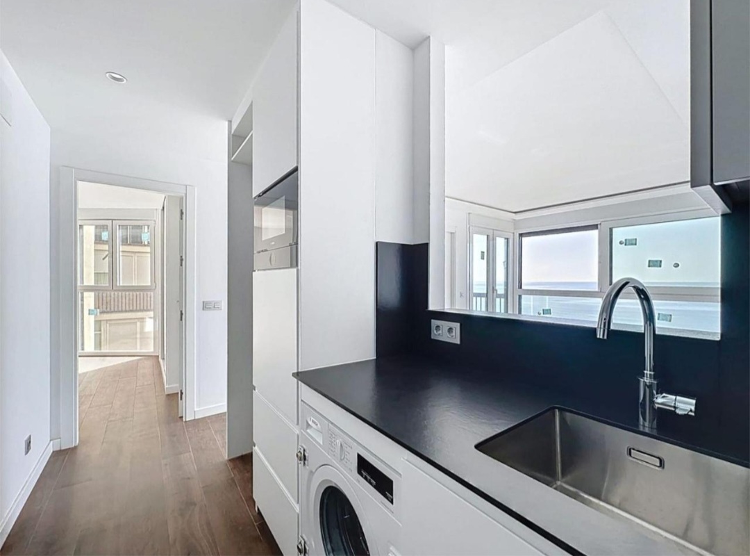 Espectacular piso frontal al mar con vistas inmejorables a la Bahía de Málaga