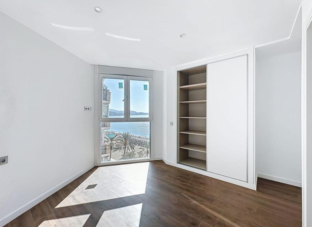 Espectacular piso frontal al mar con vistas inmejorables a la Bahía de Málaga