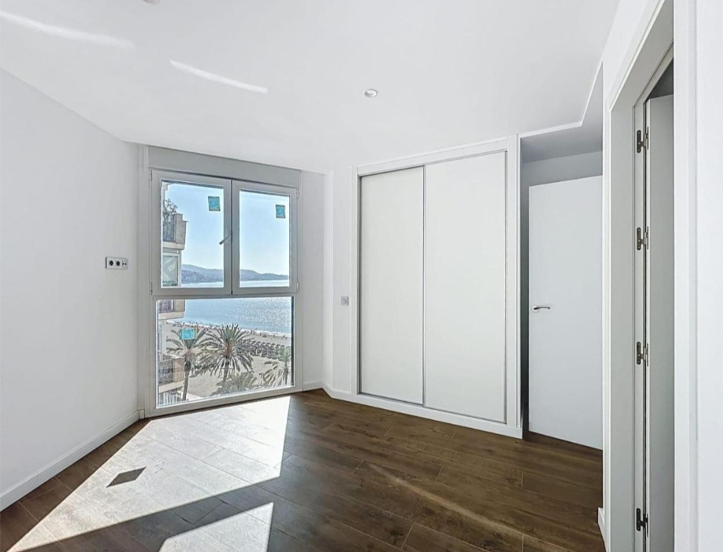 Espectacular piso frontal al mar con vistas inmejorables a la Bahía de Málaga