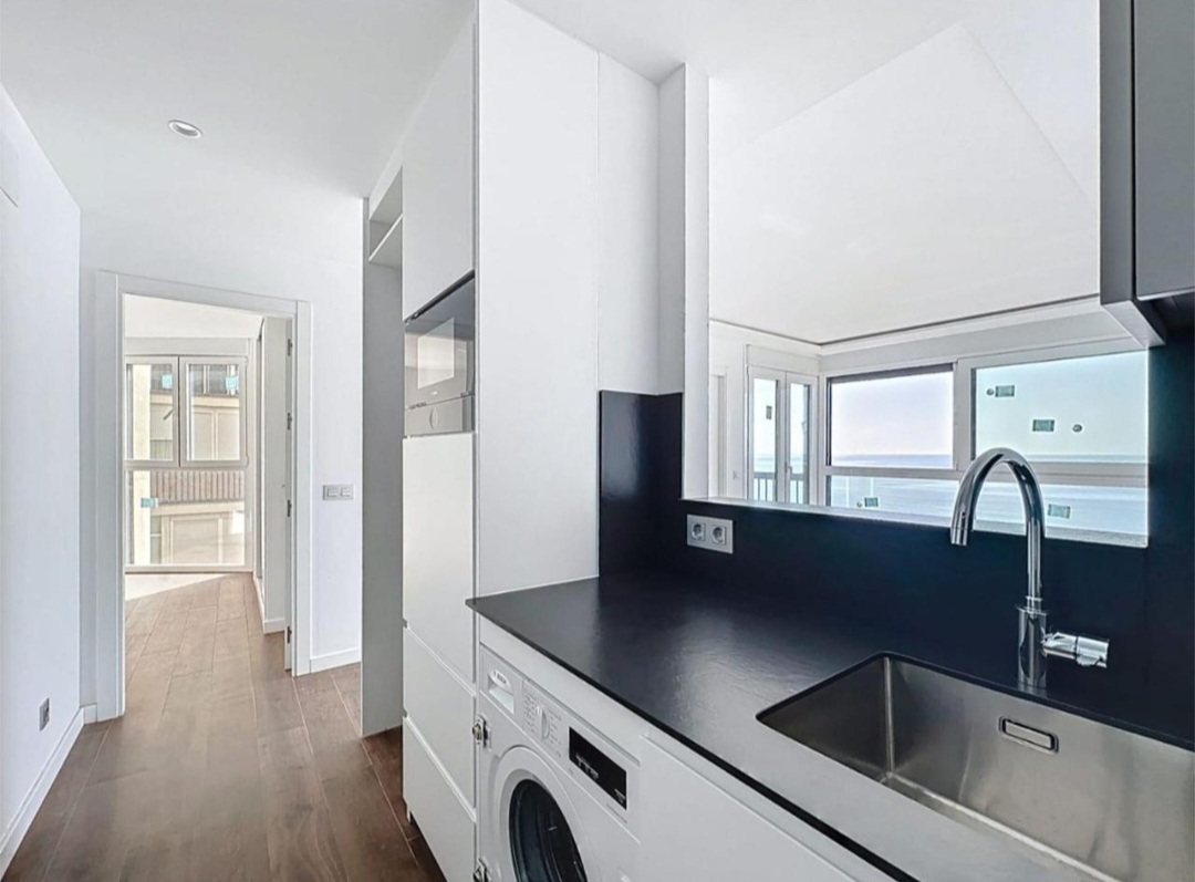 Espectacular piso frontal al mar con vistas inmejorables a la Bahía de Málaga