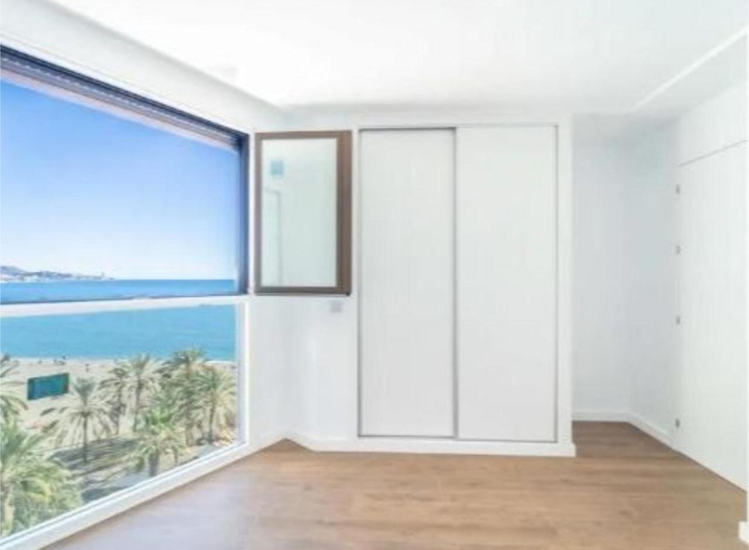 Espectacular piso frontal al mar con vistas inmejorables a la Bahía de Málaga