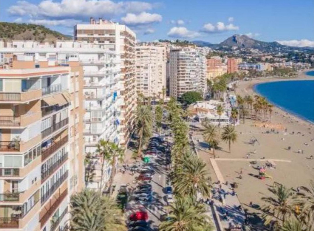 Espectacular piso frontal al mar con vistas inmejorables a la Bahía de Málaga