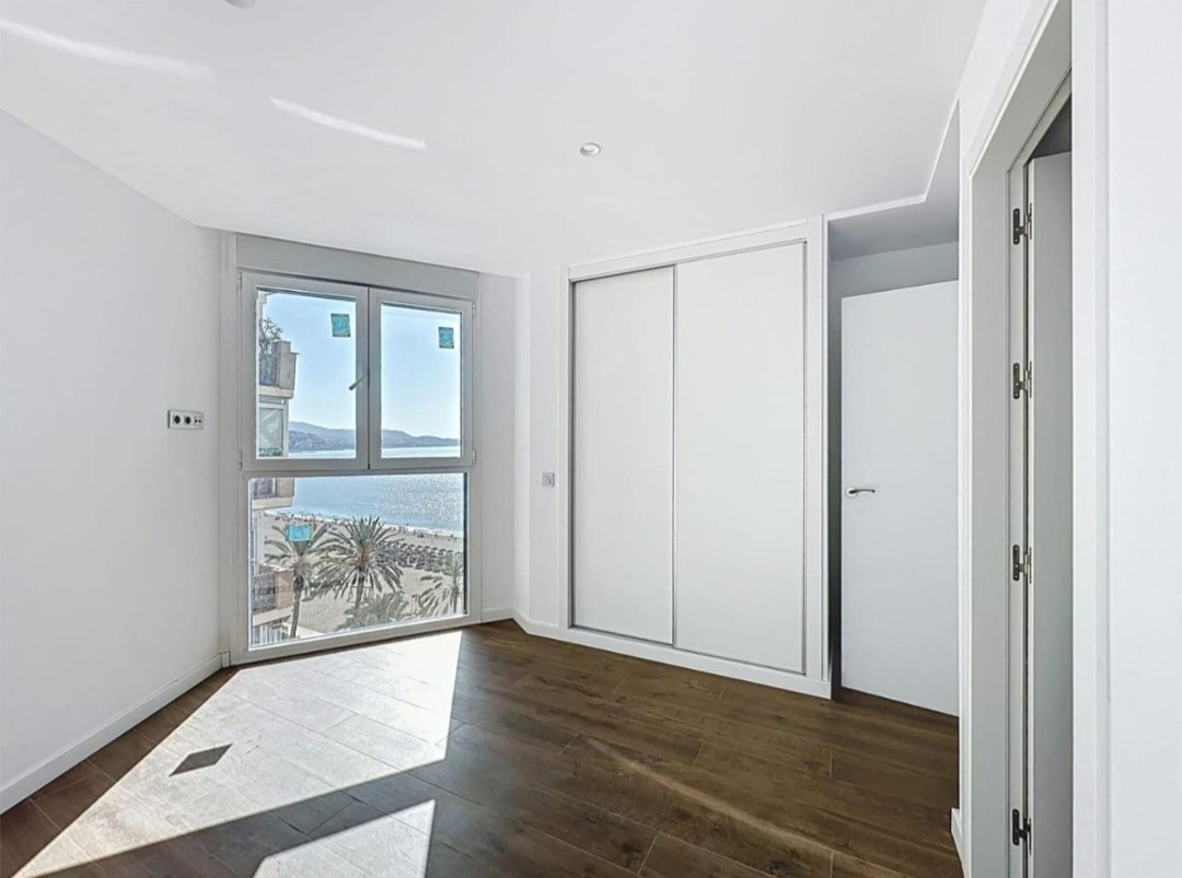 Espectacular piso frontal al mar con vistas inmejorables a la Bahía de Málaga