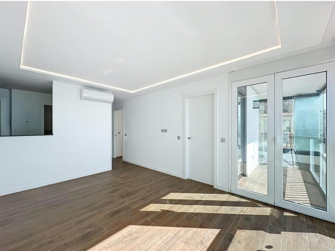 Espectacular piso frontal al mar con vistas inmejorables a la Bahía de Málaga