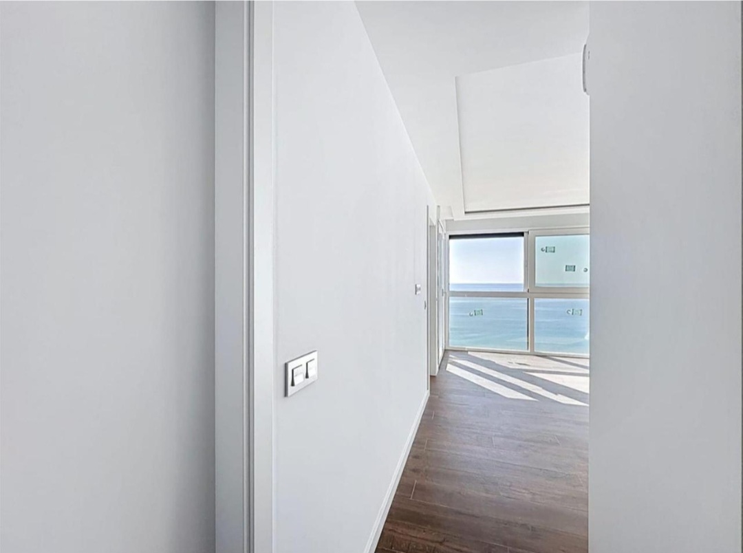 Espectacular piso frontal al mar con vistas inmejorables a la Bahía de Málaga