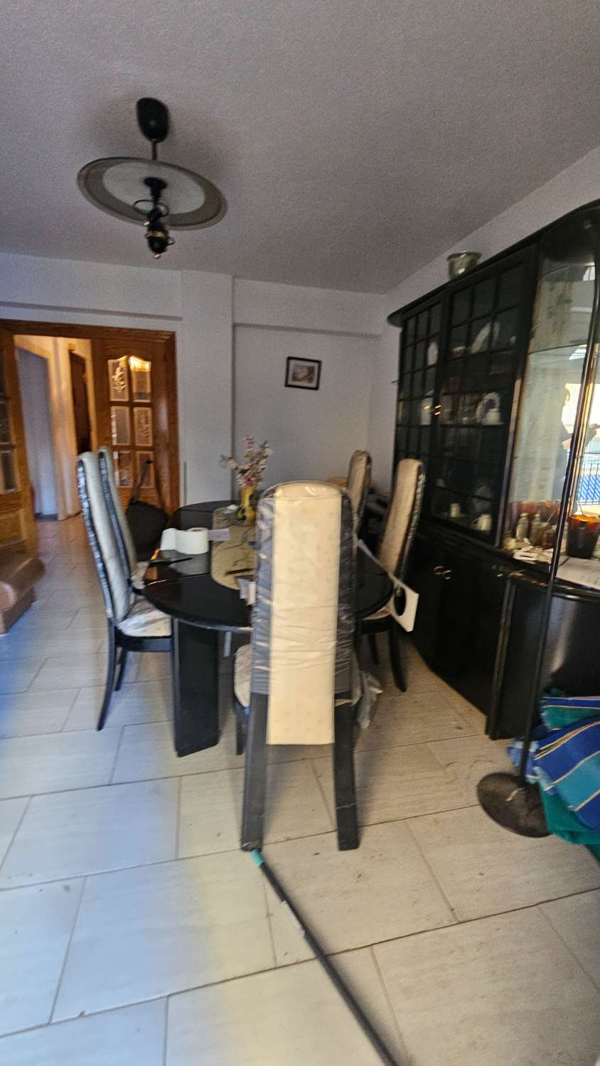 Amplio piso con gran terraza en el centro de Torremolinos