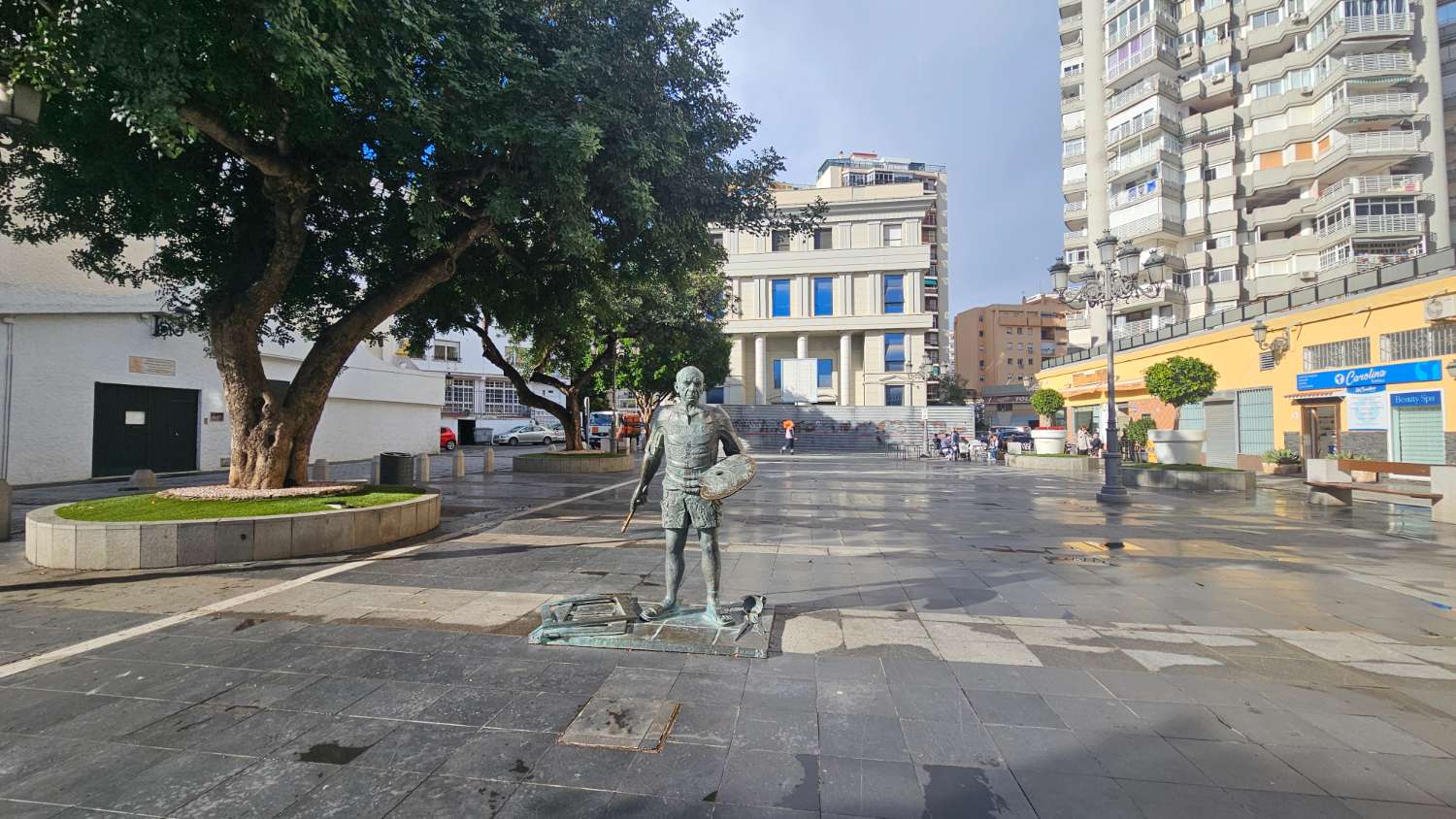 Amplio piso con gran terraza en el centro de Torremolinos