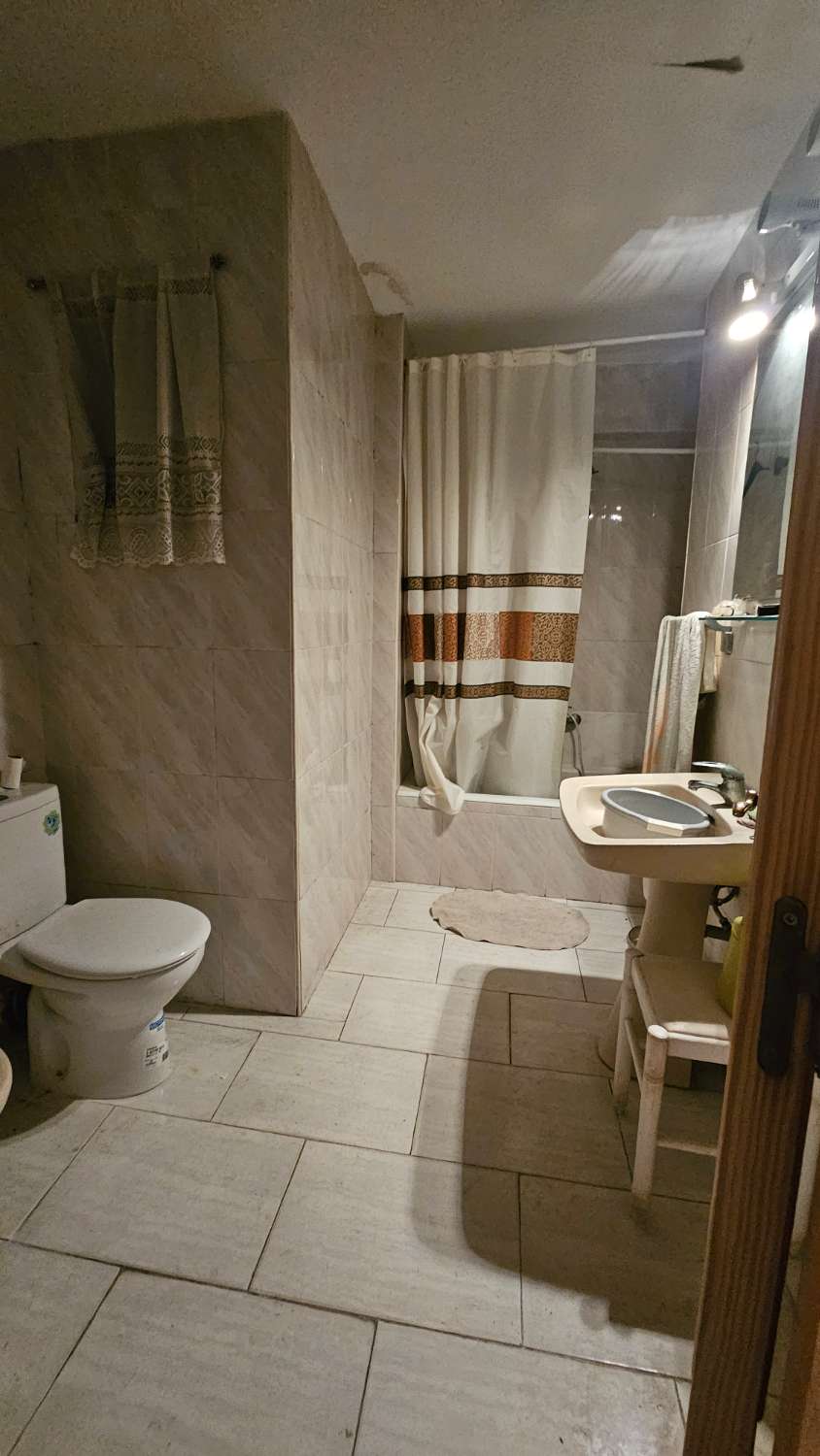 Amplio piso con gran terraza en el centro de Torremolinos