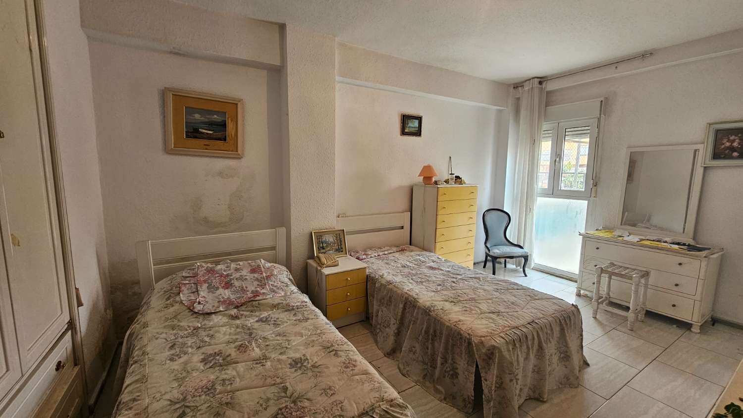 Amplio piso con gran terraza en el centro de Torremolinos